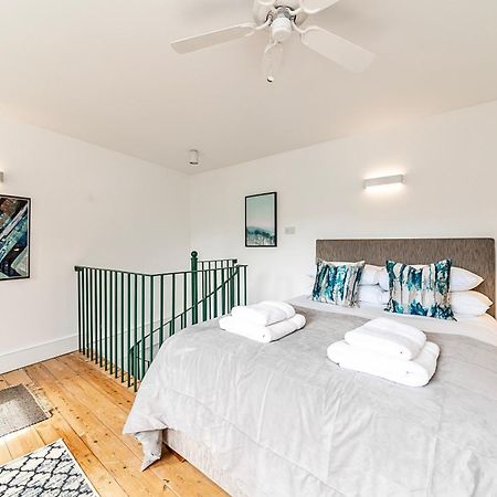 The Secret Kensington Garden Mews-2 Bedroom Full House-2 Train Lines- Spacious-Kings Road- Harrods -Chelsea Stadium-Private Small Patio ลอนดอน ภายนอก รูปภาพ