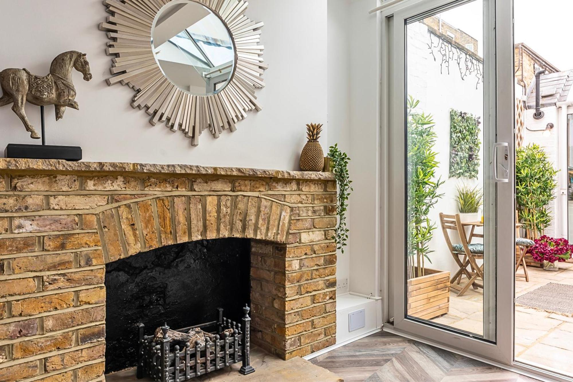 The Secret Kensington Garden Mews-2 Bedroom Full House-2 Train Lines- Spacious-Kings Road- Harrods -Chelsea Stadium-Private Small Patio ลอนดอน ภายนอก รูปภาพ