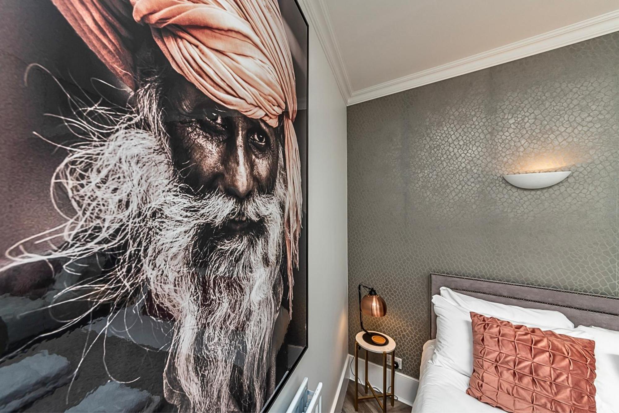 The Secret Kensington Garden Mews-2 Bedroom Full House-2 Train Lines- Spacious-Kings Road- Harrods -Chelsea Stadium-Private Small Patio ลอนดอน ภายนอก รูปภาพ