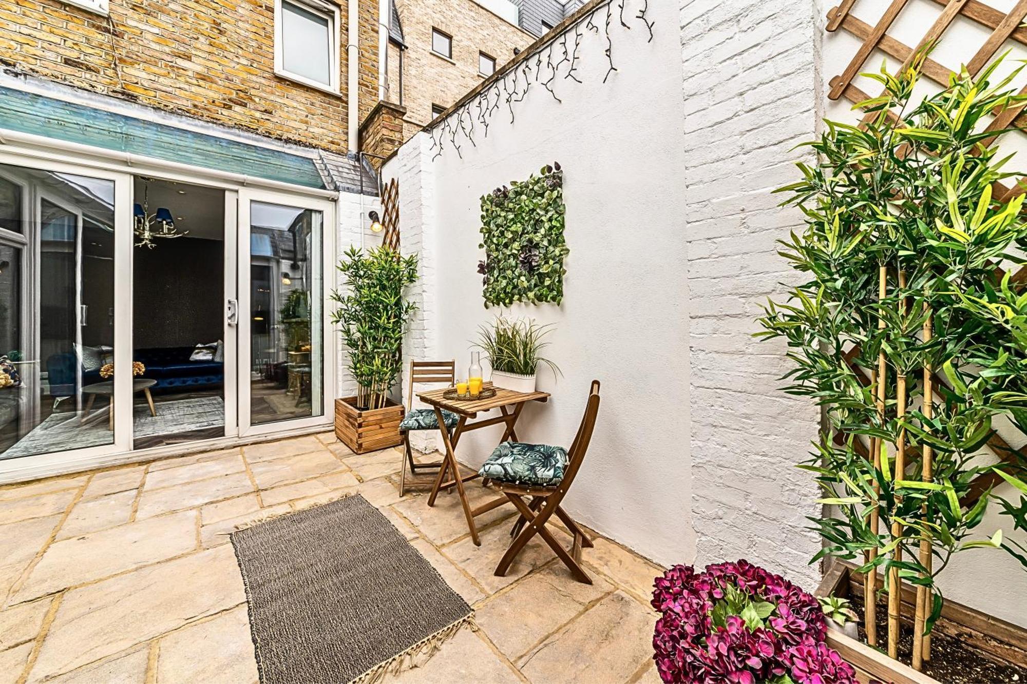 The Secret Kensington Garden Mews-2 Bedroom Full House-2 Train Lines- Spacious-Kings Road- Harrods -Chelsea Stadium-Private Small Patio ลอนดอน ภายนอก รูปภาพ