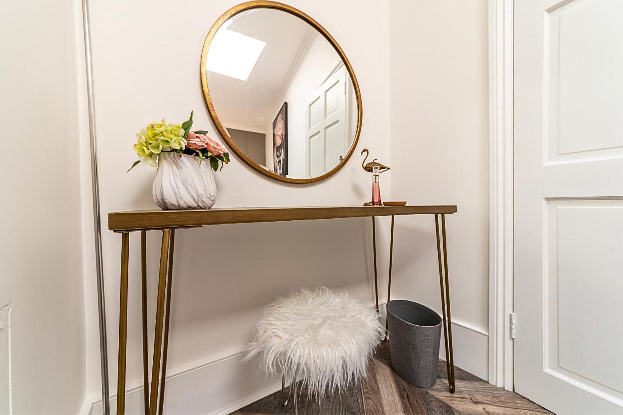 The Secret Kensington Garden Mews-2 Bedroom Full House-2 Train Lines- Spacious-Kings Road- Harrods -Chelsea Stadium-Private Small Patio ลอนดอน ภายนอก รูปภาพ