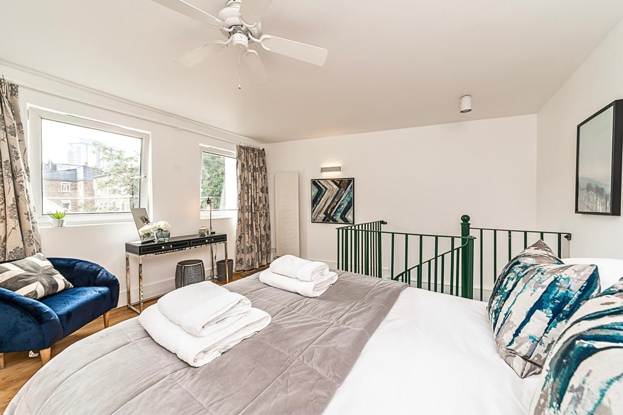 The Secret Kensington Garden Mews-2 Bedroom Full House-2 Train Lines- Spacious-Kings Road- Harrods -Chelsea Stadium-Private Small Patio ลอนดอน ภายนอก รูปภาพ
